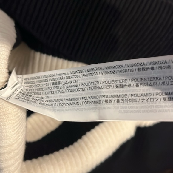 Mango Sweater - Picture 3 of 3